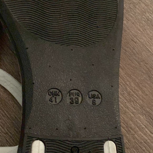 Sandals - Picture 3 of 4